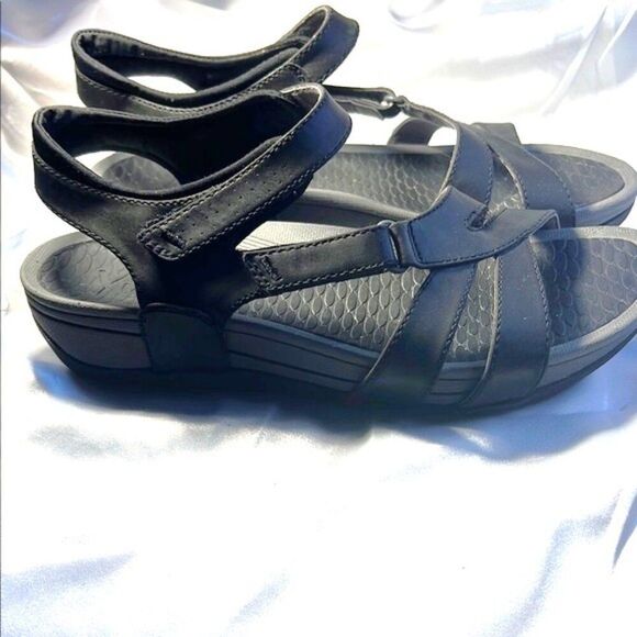 Yuu Devan Black Women's Sandals - Size 8 1/2 - Picture 5 of 8